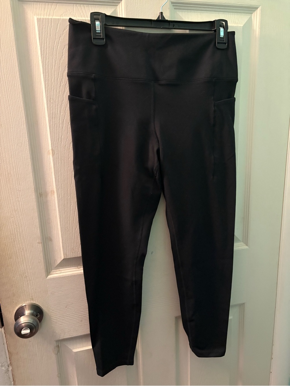 Women’s High-Waist Black Active Leggings with Side Pockets